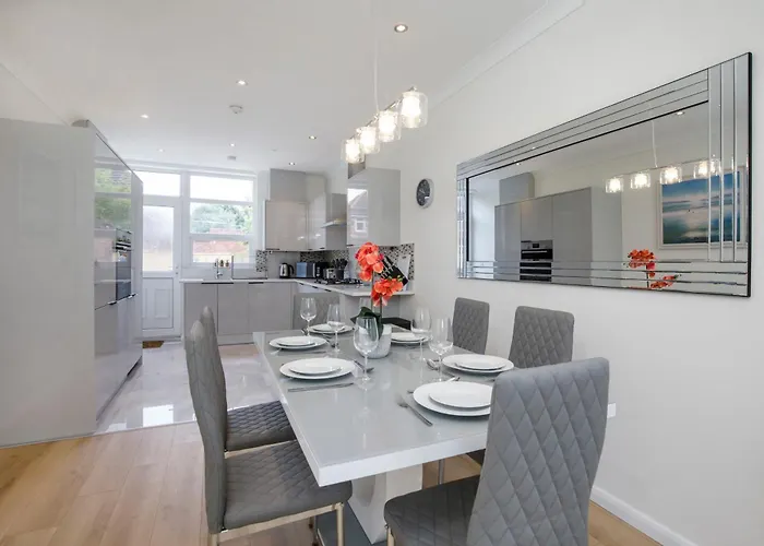 The Burton York 3 Bedroom House Sleeps 6
